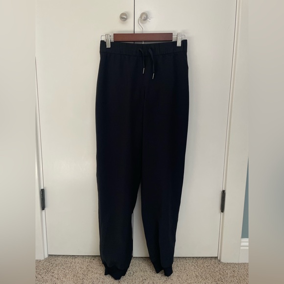 NWT Lululemon On the Fly Woven Jogger. Size 12. - Picture 2 of 4